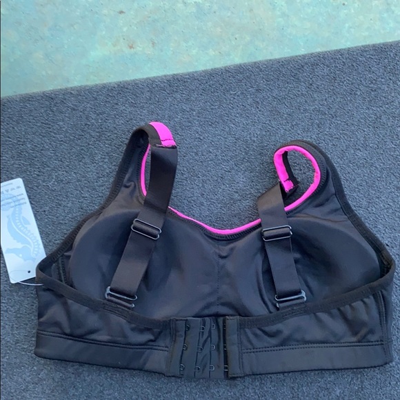 NEW Black & hot pink sports bra - Picture 2 of 3